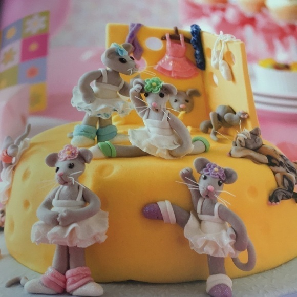 Fun & Original Children’s Cakes by Maisie Parrish 2010 Paperback - Picture 7 of 8